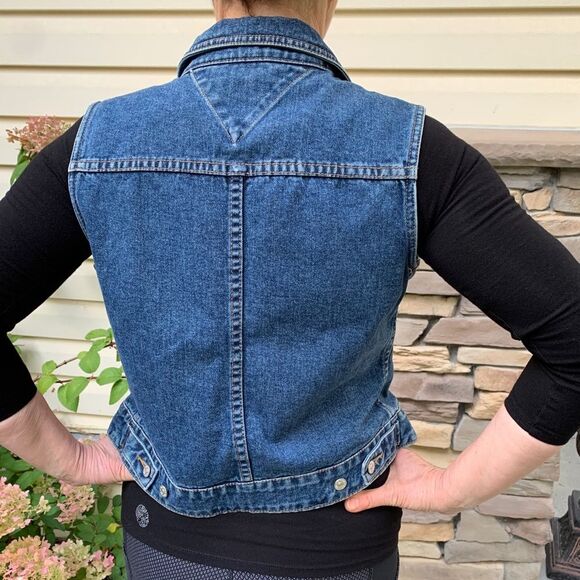 Tommy Hilfiger blue sleeveless denim vest, metal buttons, size Med - Picture 3 of 13